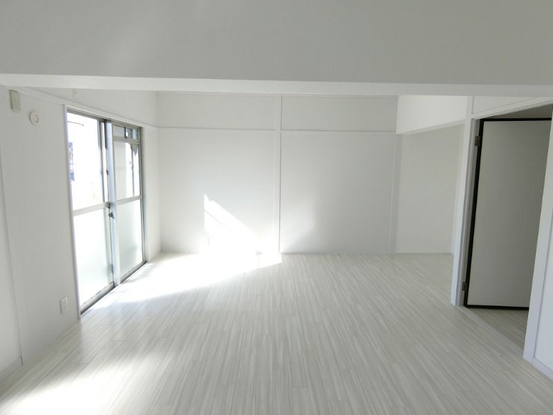 �y�����E���r���O�z�@