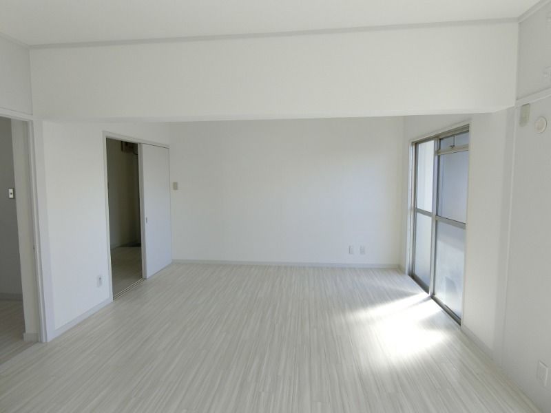 �y�����E���r���O�z�@