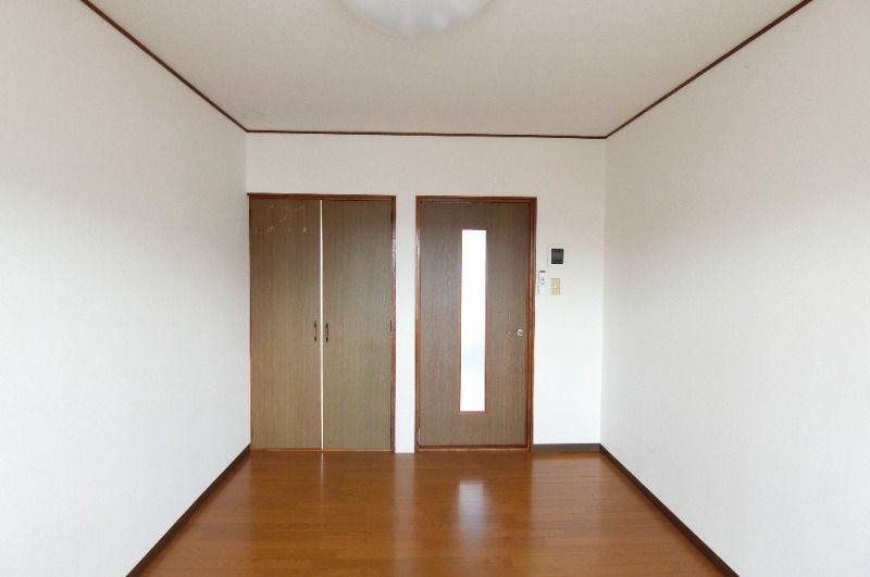 �y�����E���r���O�z�@