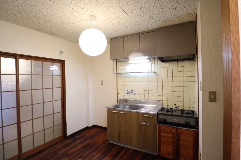 �y�����E���r���O�z�@