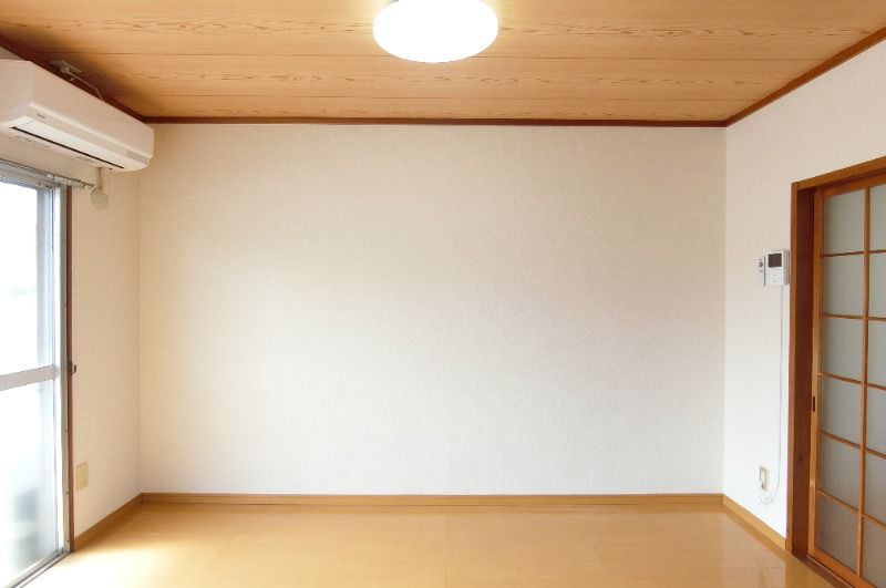 �y�����E���r���O�z�@