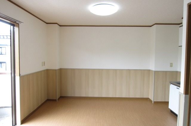 �y�����E���r���O�z�@