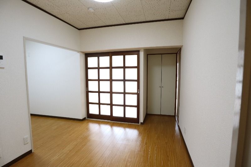 �y�����E���r���O�z�@