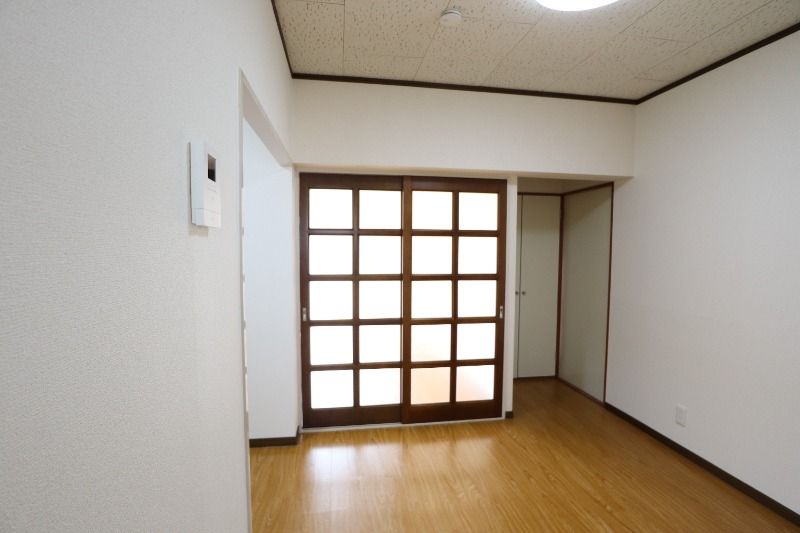 �y�����E���r���O�z�@