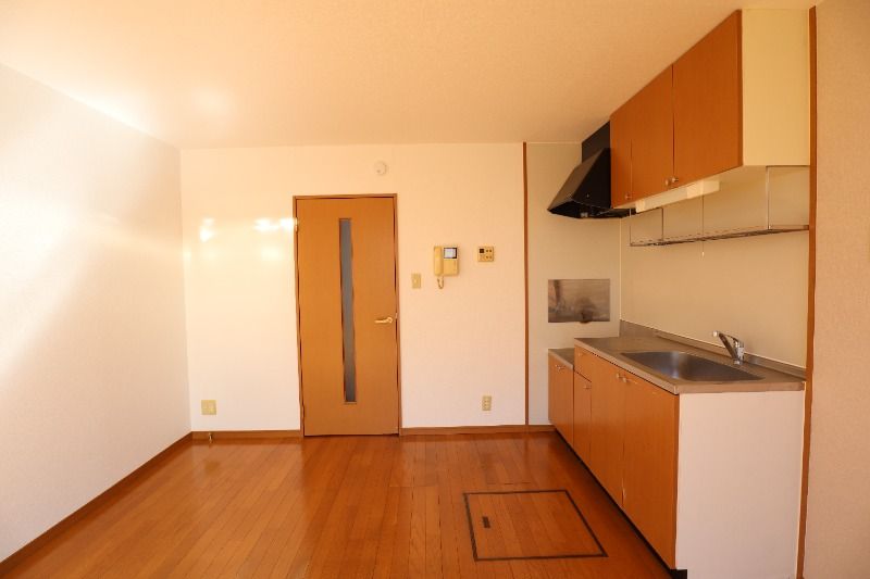 �y�����E���r���O�z�@