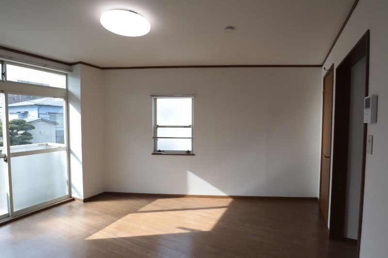 �y�����E���r���O�z�@