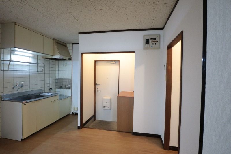 �y�����E���r���O�z�@