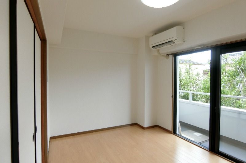 �y�����E���r���O�z�@