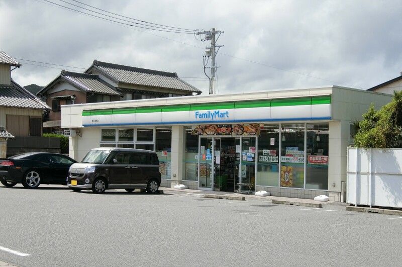 �y���Ӂz�@�t�@�~���[�}�[�g�K�c�H�r�X