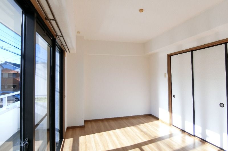 �y�����E���r���O�z�@