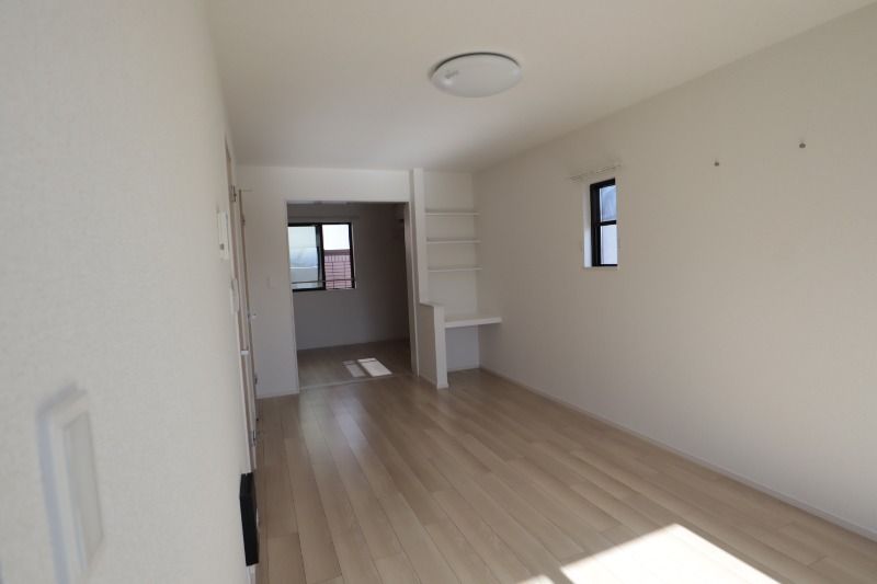 �y�����E���r���O�z�@