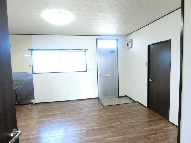 �y�����E���r���O�z�@