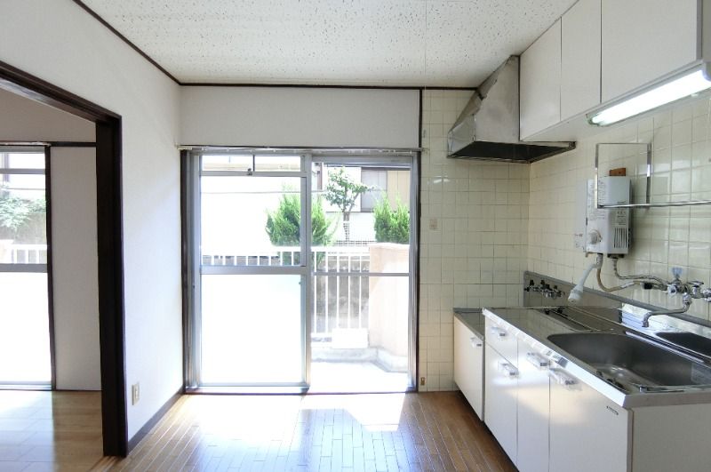 �y�����E���r���O�z�@