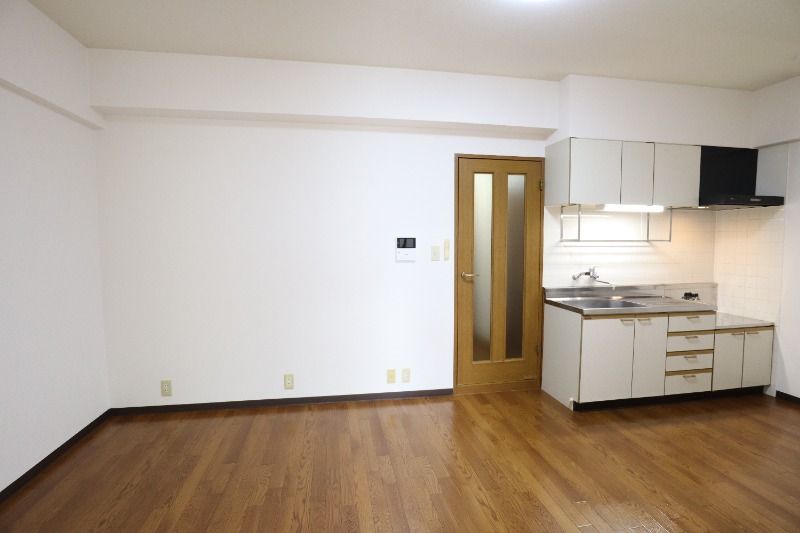 �y�����E���r���O�z�@