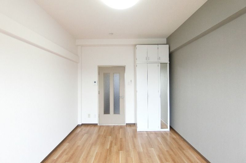 �y�����E���r���O�z�@