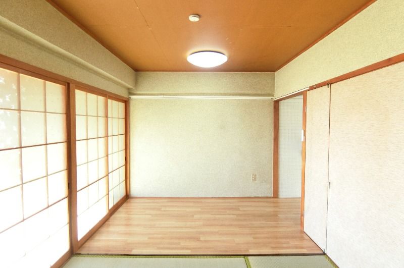 �y�����E���r���O�z�@