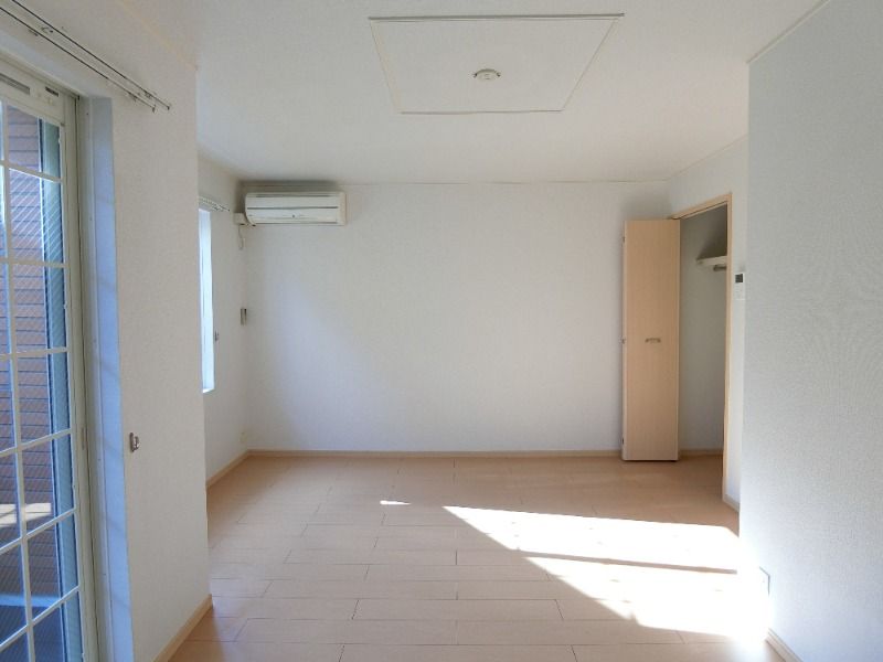 �y�����E���r���O�z�@