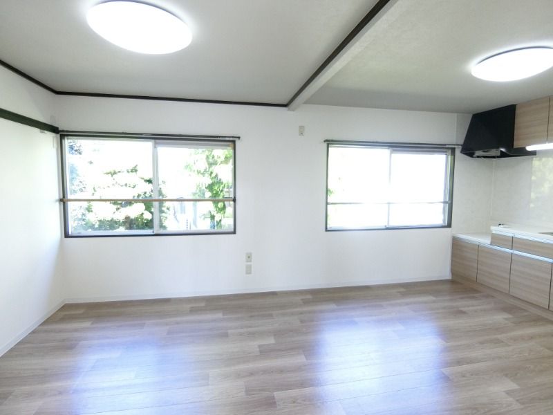 �y�����E���r���O�z�@