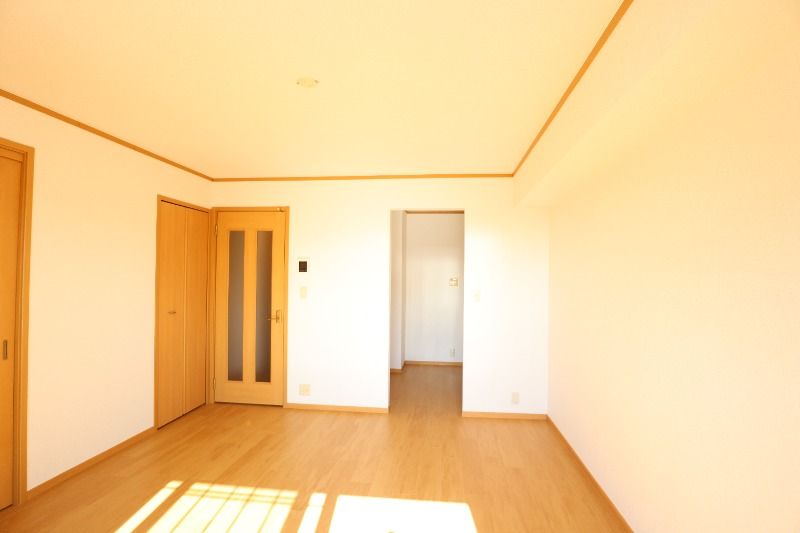 �y�����E���r���O�z�@