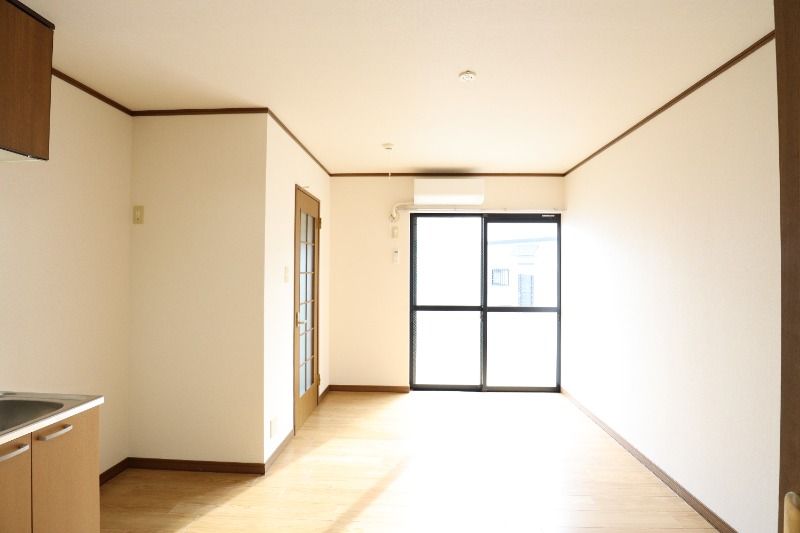 �y�����E���r���O�z�@