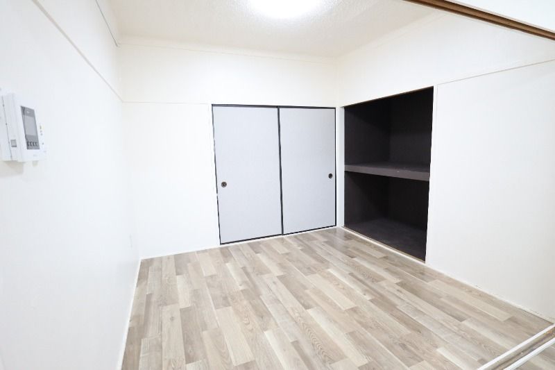 �y�����E���r���O�z�@