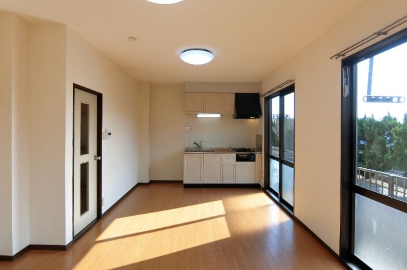 �y�����E���r���O�z�@