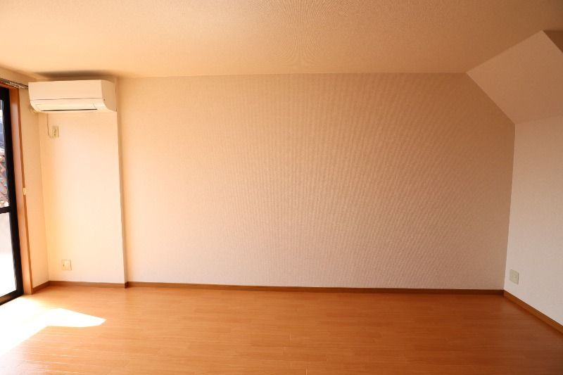 �y�����E���r���O�z�@