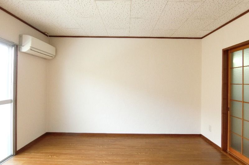 �y�����E���r���O�z�@