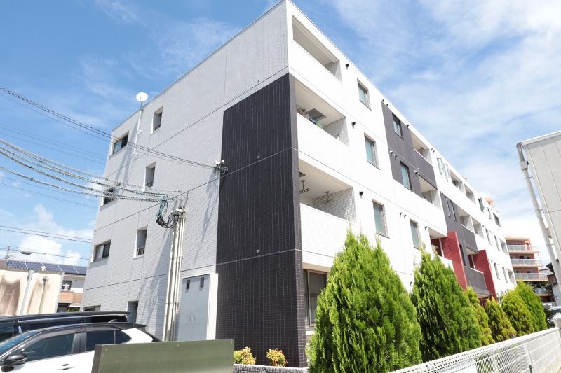 �x���E���A���̌����O��