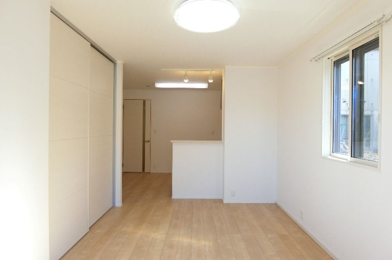 �y�����E���r���O�z�@