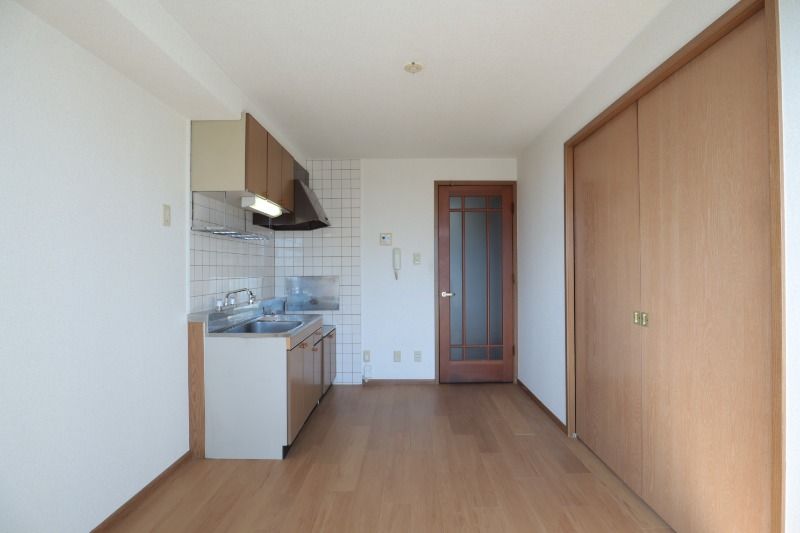 �y�����E���r���O�z�@