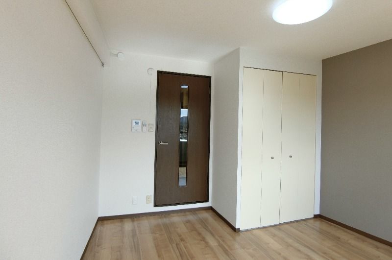 �y�����E���r���O�z�@