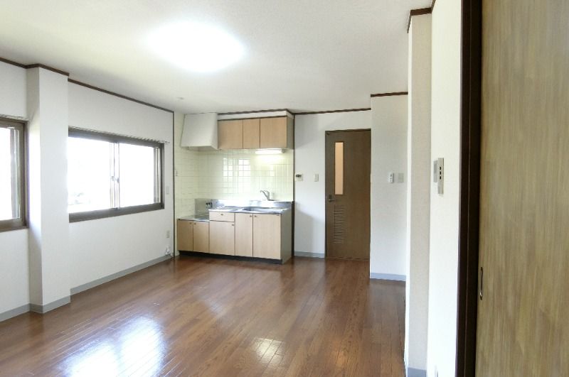 �y�����E���r���O�z�@