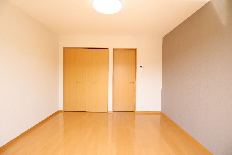 �y�����E���r���O�z�@