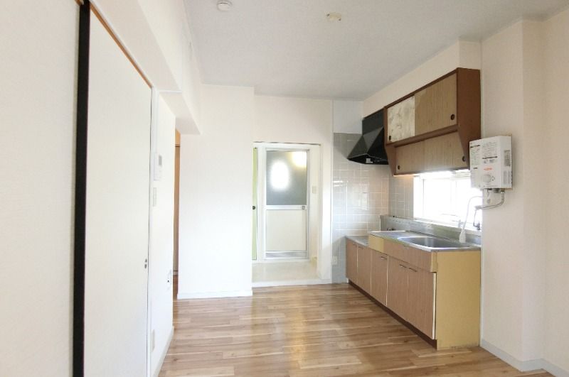 �y�����E���r���O�z�@