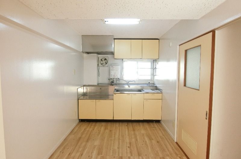 �y���ԁE���r���O�z�@