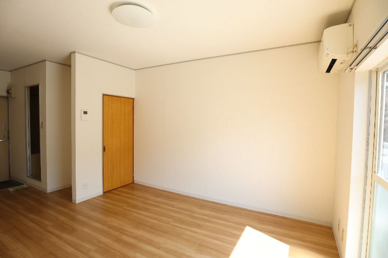 �y�����E���r���O�z�@