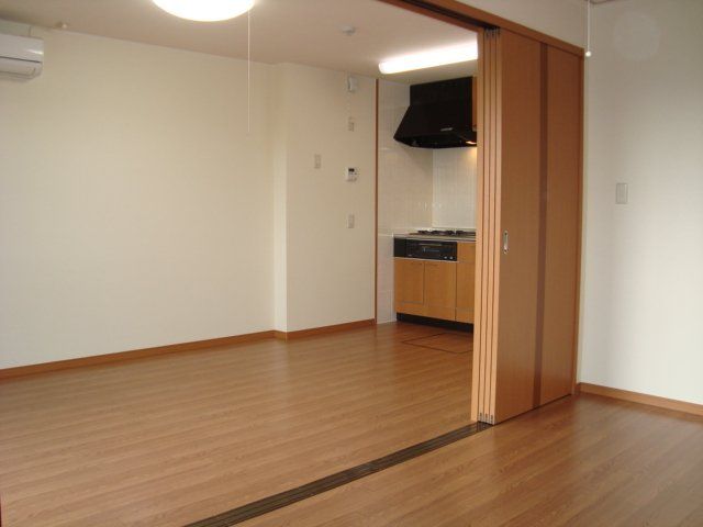 �y�����E���r���O�z�@