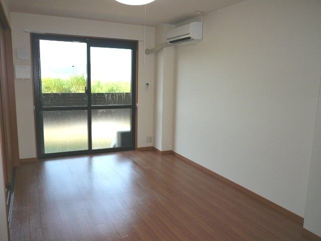 �y�����E���r���O�z�@���r���O