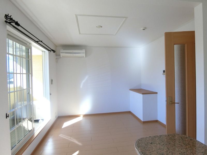 �y�����E���r���O�z�@