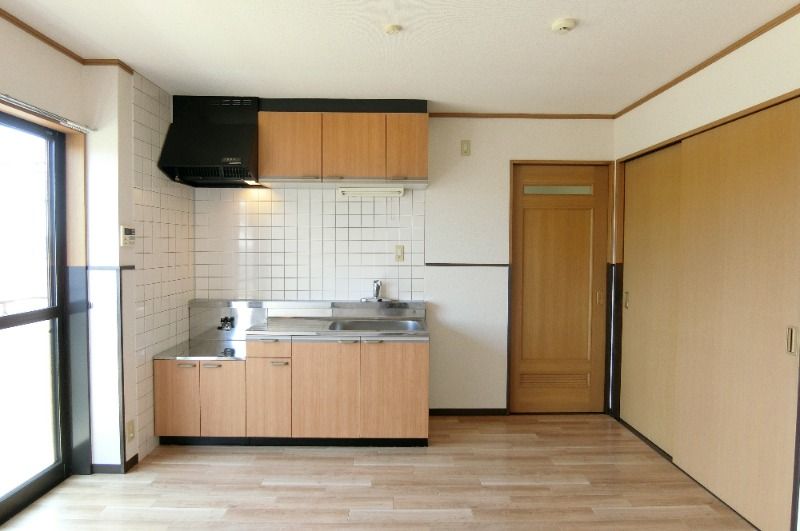 �y�����E���r���O�z�@