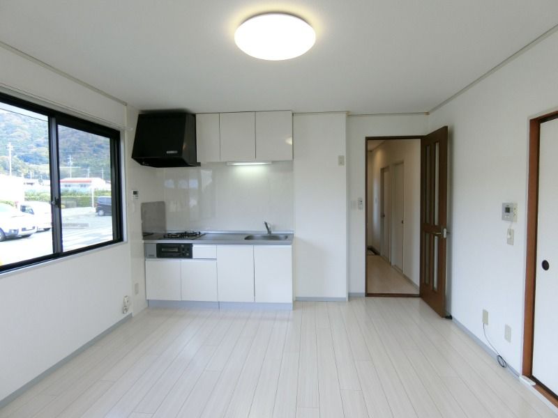 �y�����E���r���O�z�@