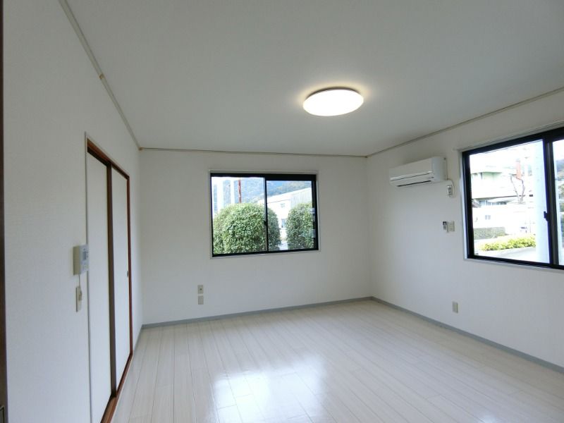 �y���ԁE���r���O�z�@