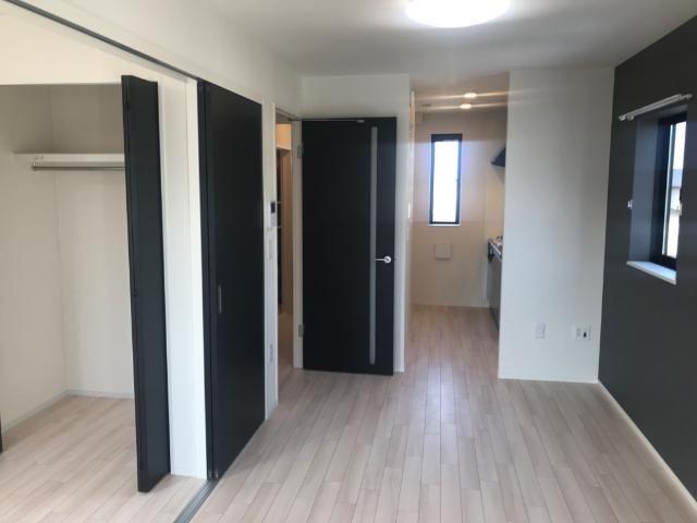 �y�����E���r���O�z�@