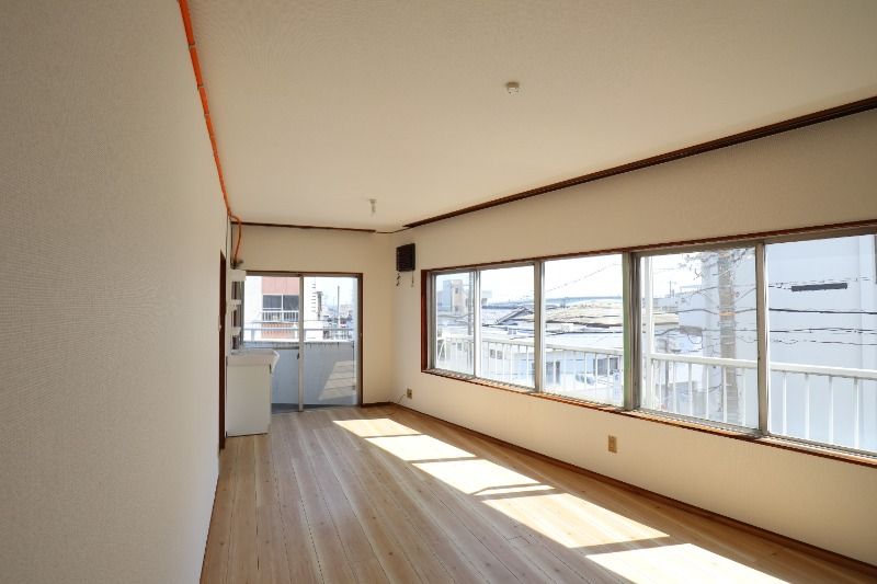 �y���ԁE���r���O�z�@3FLDK