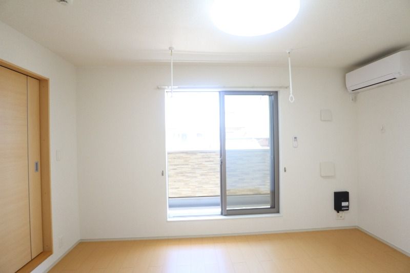 �y�����E���r���O�z�@